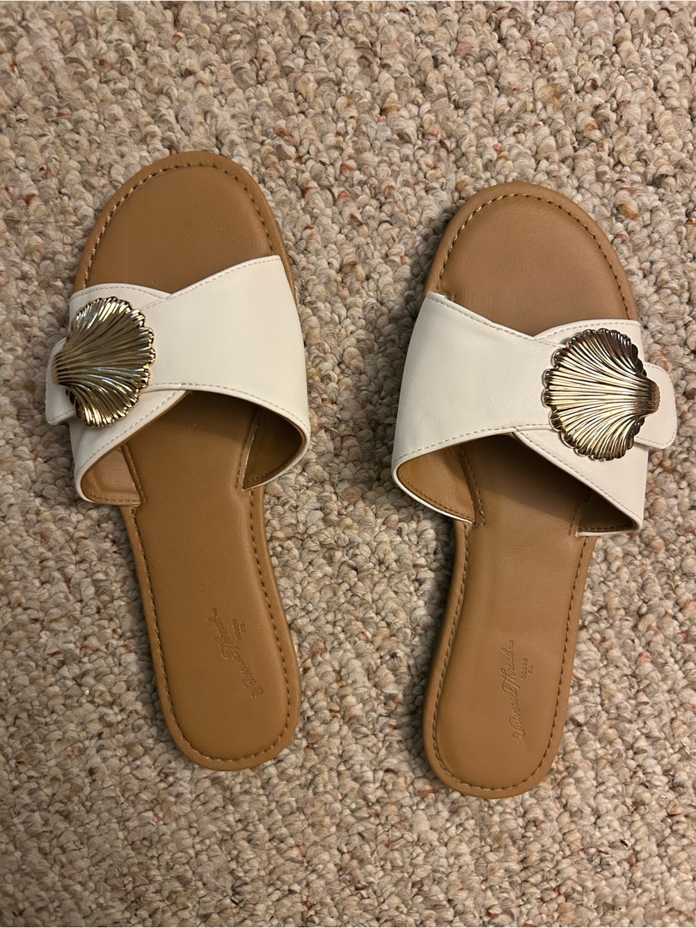 Universal Thread White Slide Sandals with Gold Shell Accent